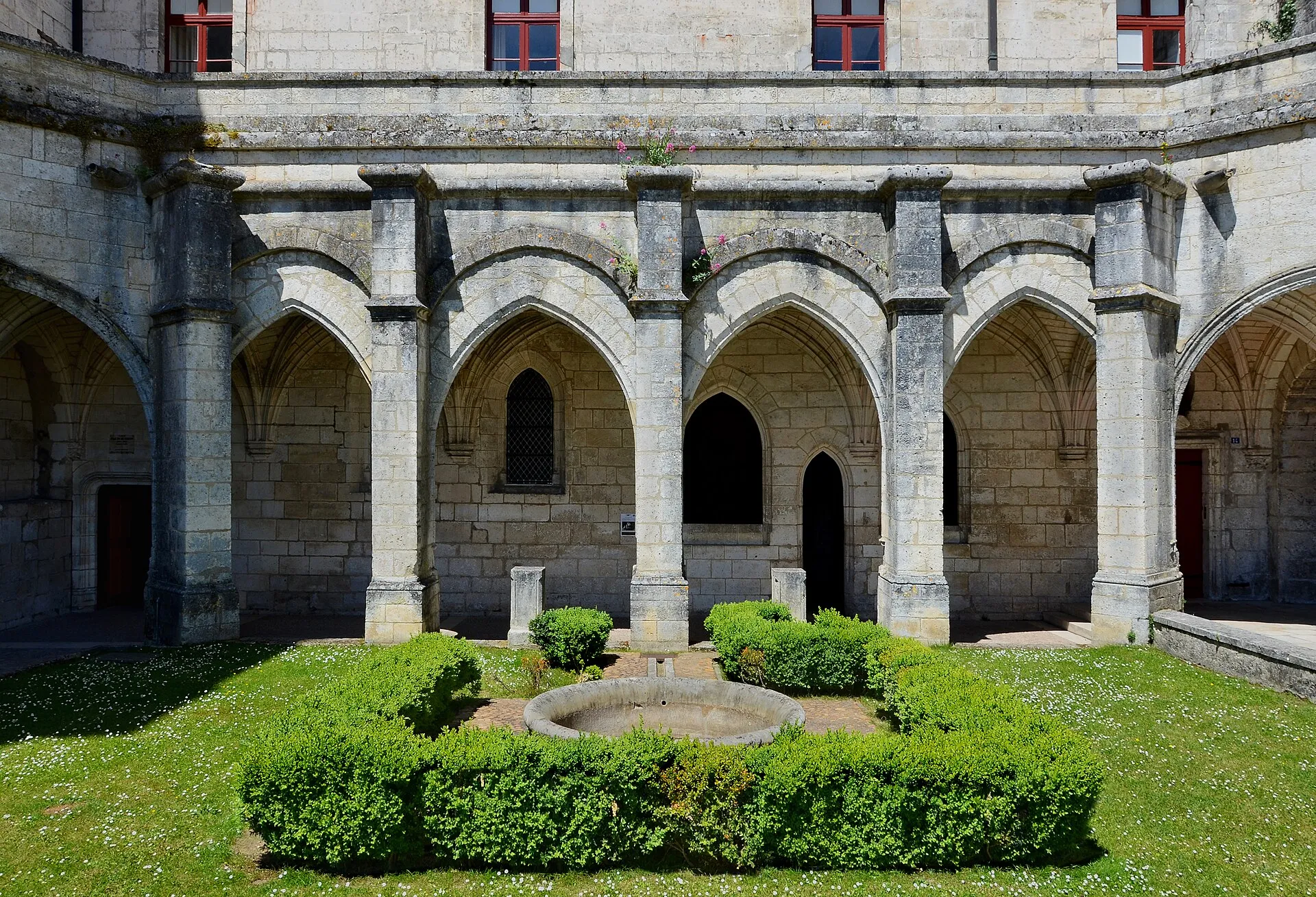 Le cloître de l'abbaye de Brantôme