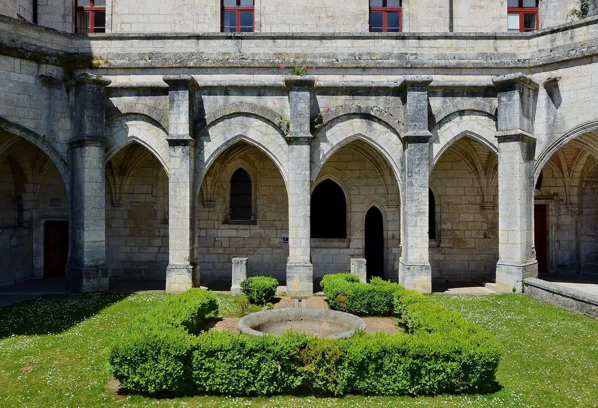 Le cloître de l'abbaye de Brantôme