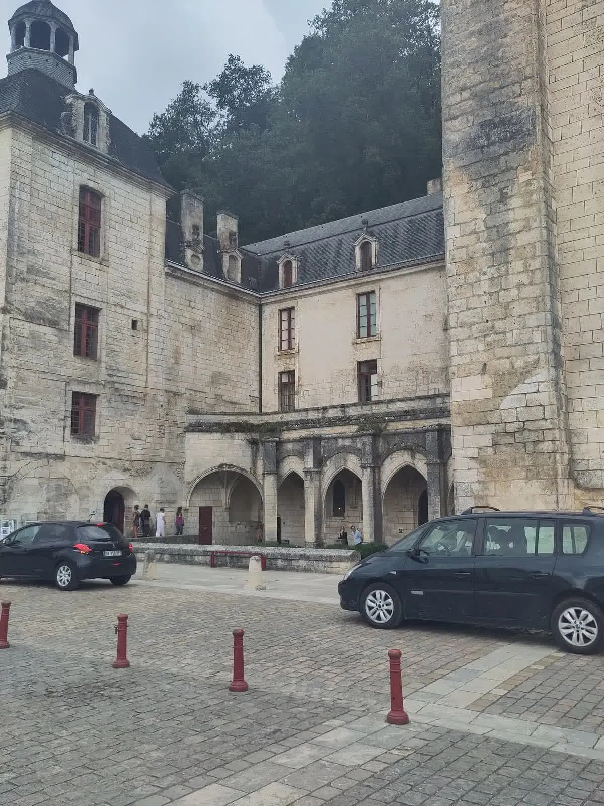 L'abbaye de Brantôme, dans le centre de la commune